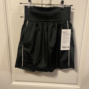 LULULEMON STRETCH SATIN NYLON SUPER- HIGH-RISE SHORT 5"